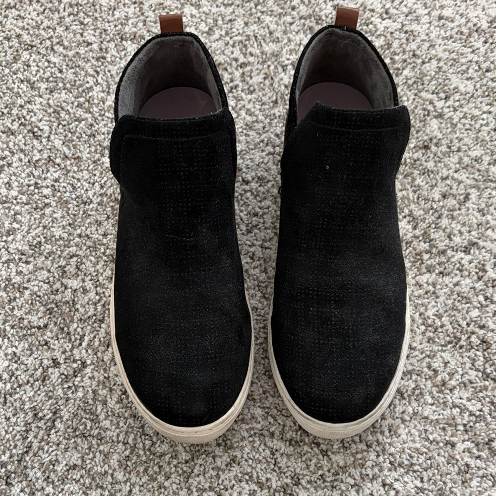 Dr. Scholl’s women’s Black Slip-On Suede Sneakers